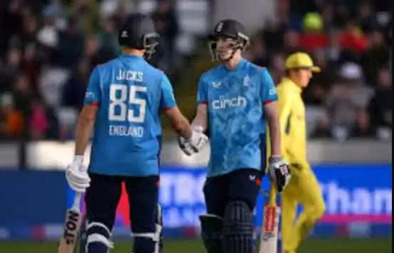 World champion's condition is bad, England beats Australia by a big margin, series is equal