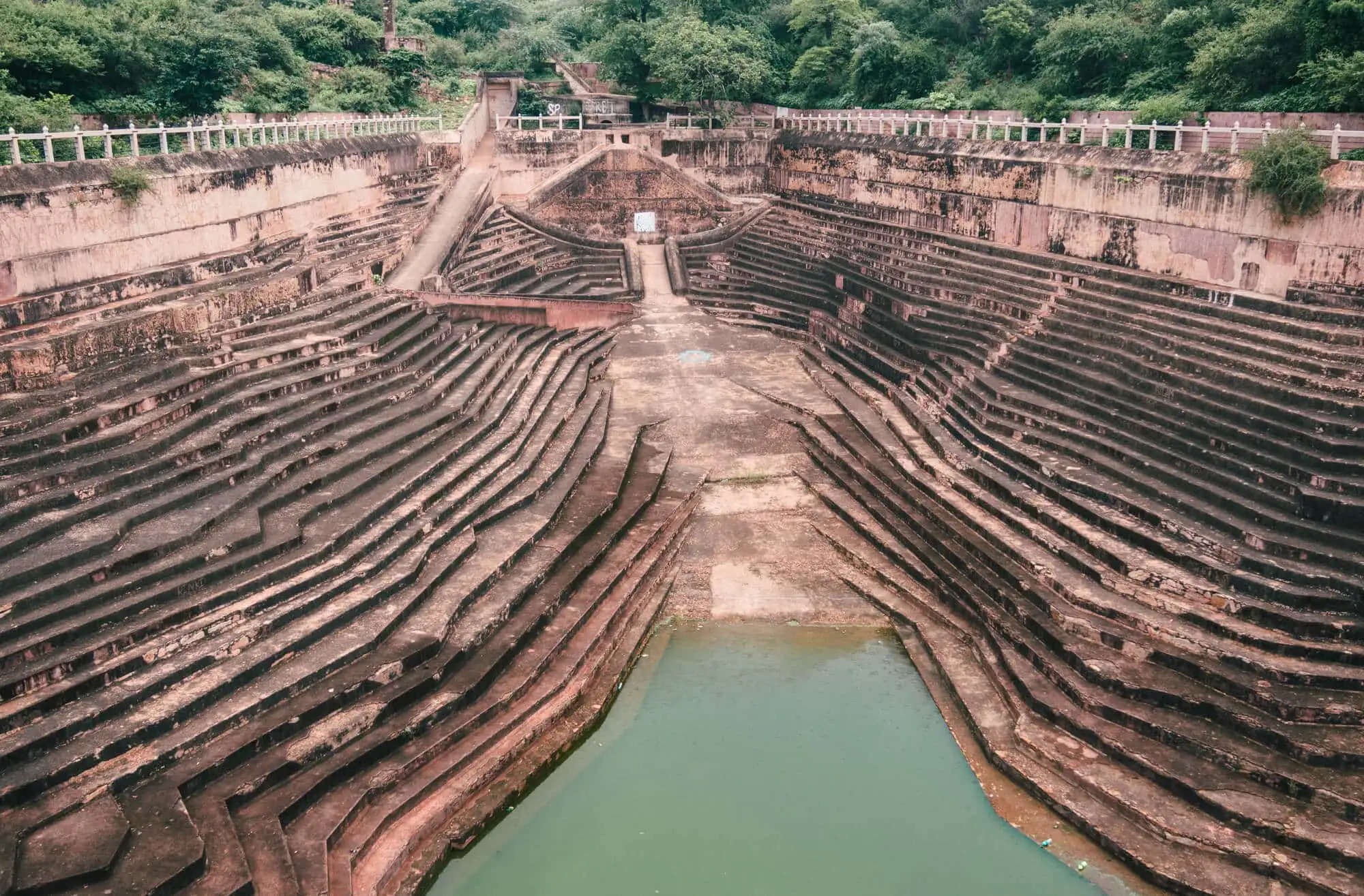 रंग दे बसंती समेत Nahargarh Fort में हो चुकी है कई फिल्मों की शूटिंग, वीडियो में जाने क्या सच में किले पर था आत्मा का साया ?