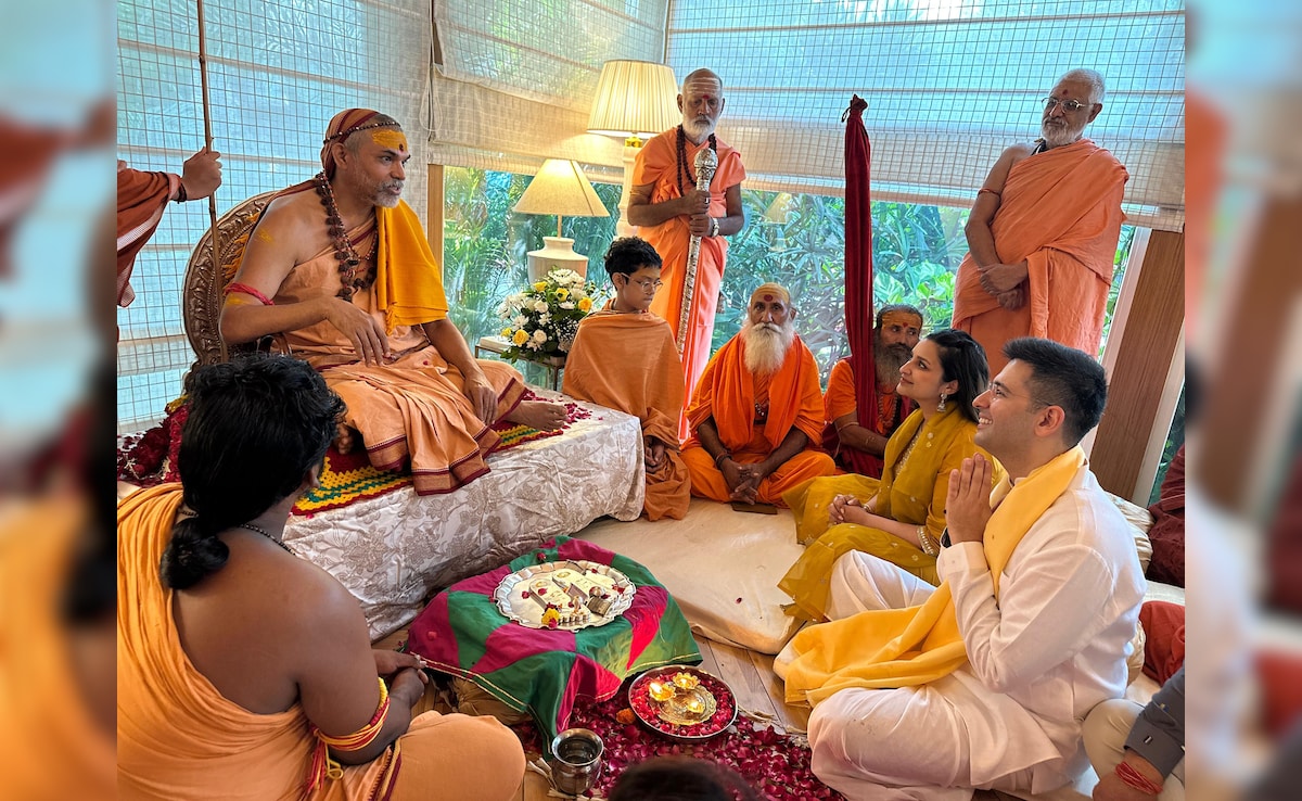 Shankaracharya Swami Avimukteshwaranand Saraswati Maharaj Visits Raghav Chadha, Parineeti Chopra's House In Delhi