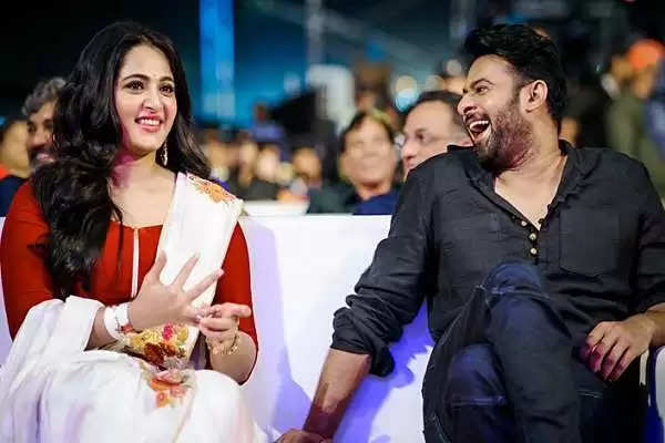 Anushka Shetty Birthday Special : 43 किहोने के बाद भी क्यों आज तक कुँवारी है 'देवसेना' ? कहीं प्रभास तो नहीं वजह