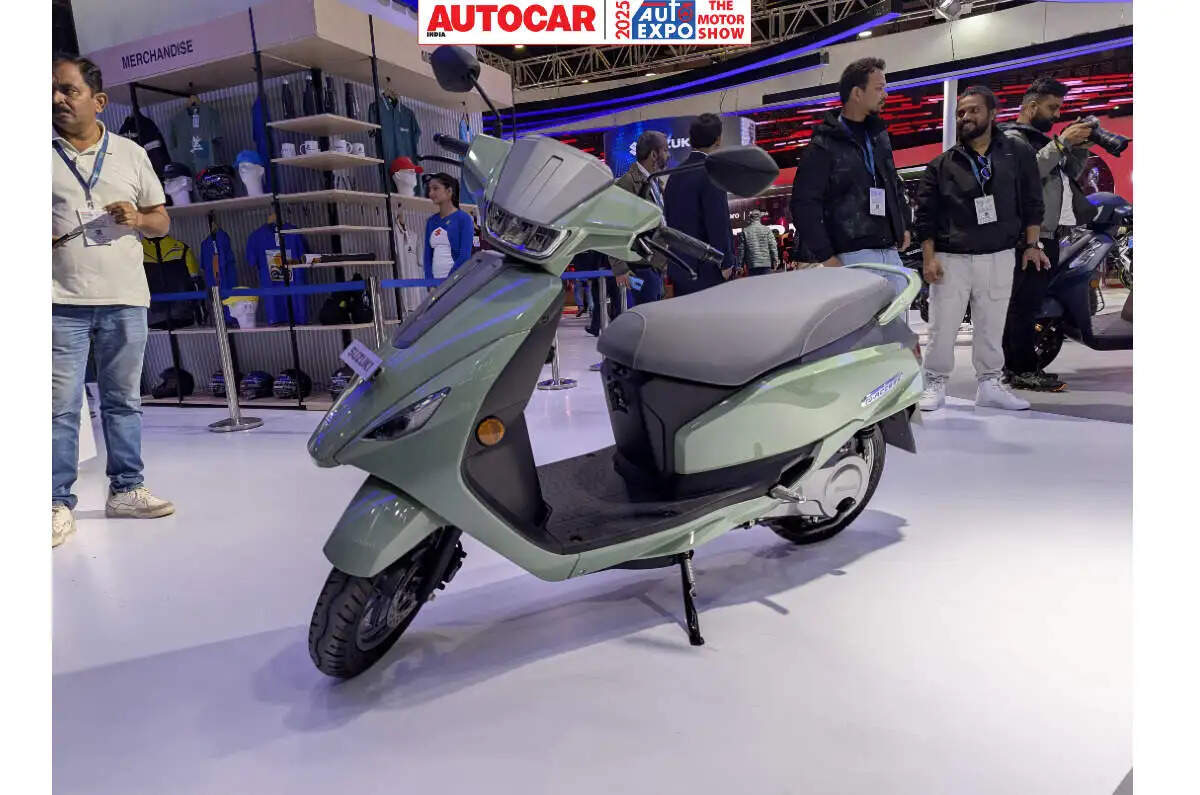 Auto Expo 2025 में Suzuki ने दिखाई अपनी धांसू Access Electric, सिंगल चार्ज में मिलेगी 95km की रेंज,जाने कीमत