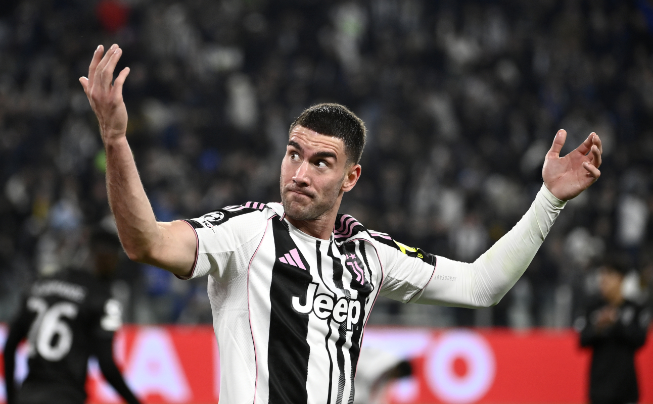 TURIN, ITALY - NOVEMBER 04: Dusan Vlahovic of Juventus reacts during the UEFA Champions League 2025/26 League Phase MD4 match between Juventus and Sporting Clube de Portugal at Juventus Stadium on November 04, 2025 in Turin, Italy. (Photo by Stefano Guidi/Getty Images)