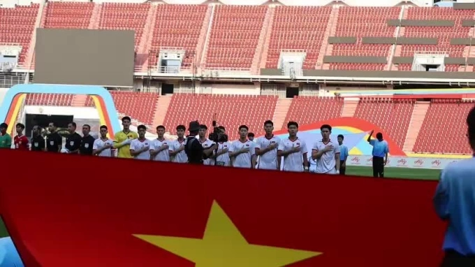 Vietnam and Laos sing the national anthem without music