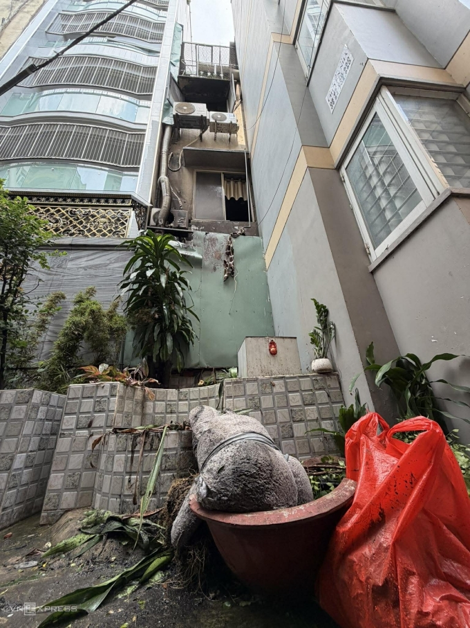 The back of the restaurant was on fire and was where Khue and Trinh jumped to escape. Photo: Thanh Tung