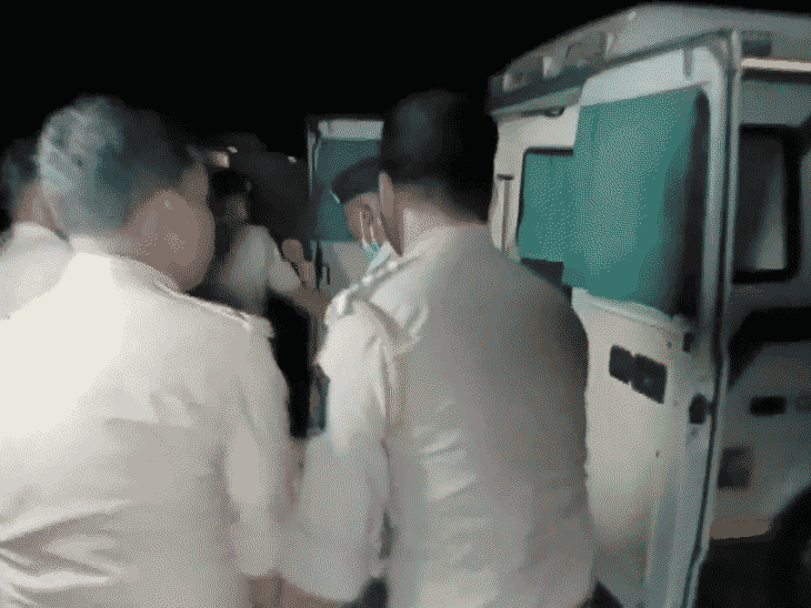 The people injured in the incident were sent to the hospital.