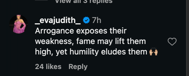 Watch: Rekha pushes female fan asking for selfie at Mumbai airport, Netizens say, 'Acting like Jaya Bachchan' Watch: Rekha pushes female fan asking for selfie at Mumbai airport, Netizens say, 'Acting like Jaya Bachchan'