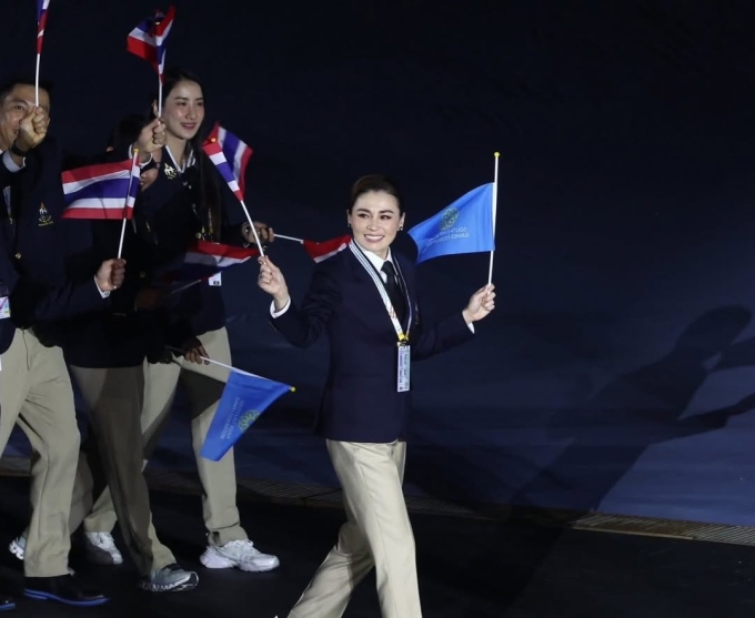 Queen Suthida and the Thai national athletes march into the stadium during the 33rd Sea Games opening ceremony. Photo from Thai Royal Familys Instagram