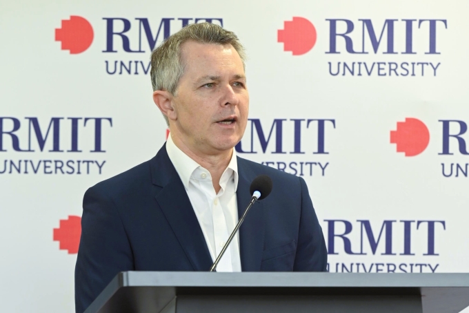 Minister Jason Clare speaking at RMITs Hanoi campus. Photo courtesy of RMIT