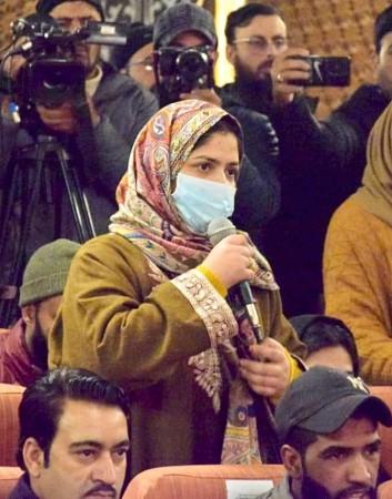 A member of the terror victim families sharing her grievances before the LG Terror victim