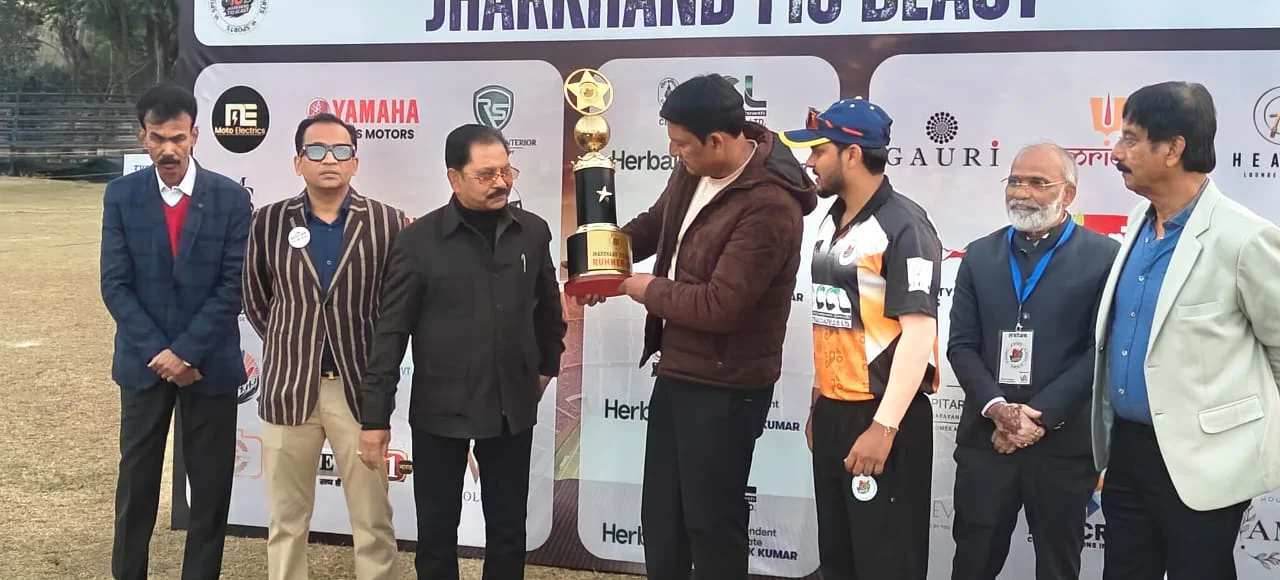 Grand finale of Jharkhand T-10 Blast cricket tournament, JCA President Ajay Nath Shahdev and former MP Dheeraj Sahu were present. 19 WhatsApp Image 2025 12 13 at 19.03.41 932621ba