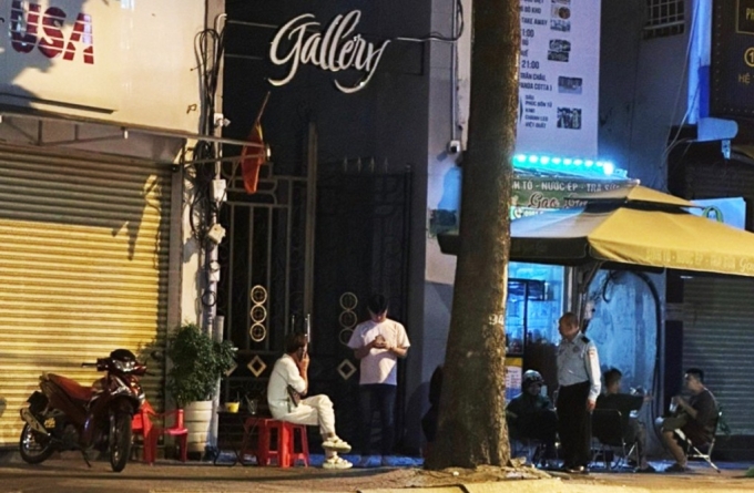 Security guards and lookouts are consistently stationed outside the Gallery restaurant. Photo by police