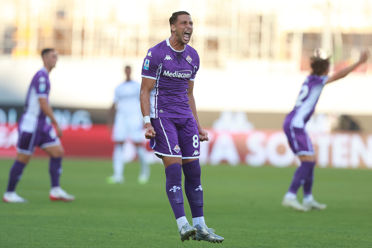 FLORENCE, ITALY - SEPTEMBER 21: Rolando Mandragora of ACF Fiorentina celebrates after scoring a goal during the Serie A match between ACF Fiorentina and Como 1907 at Artemio Franchi on September 21, 2025 in Florence, Italy. (Photo by Gabriele Maltinti/Getty Images)