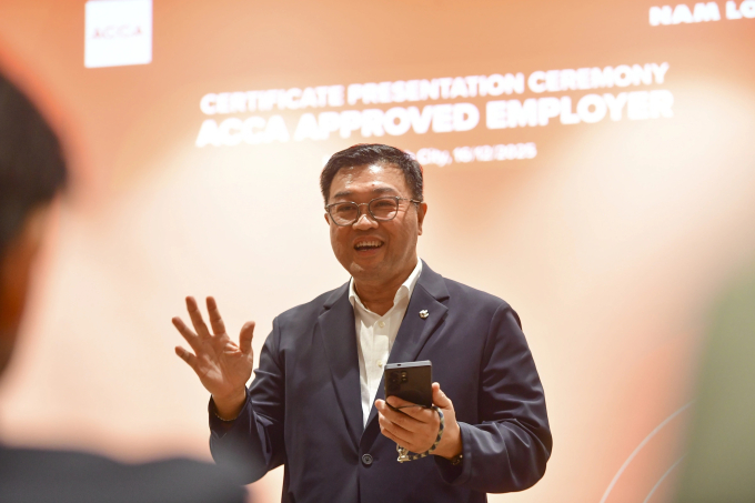 Lucas Loh speaking at the event. Photo by VnExpress/Thanh Tung