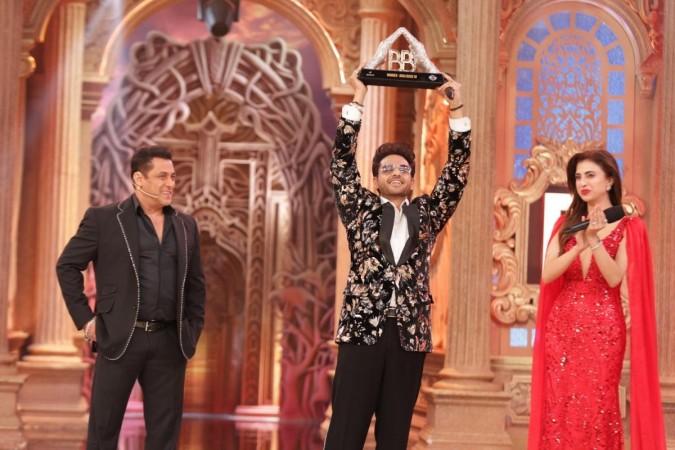 Gaurav Khanna wins Bigg Boss 19; poses with wife Akansha; Farrahana Bhatt hugs him; fans call his win 'worst than Mc Stan'