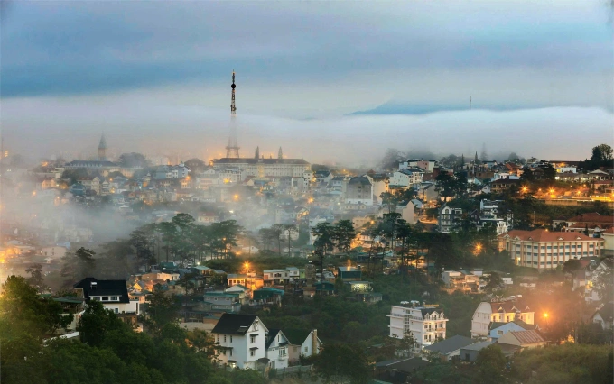 The prestigious travel publication National Geographic (U.S.) has selected Da Lat among the worlds top seven destinations to watch the sunrise. Photo by Tran Nam