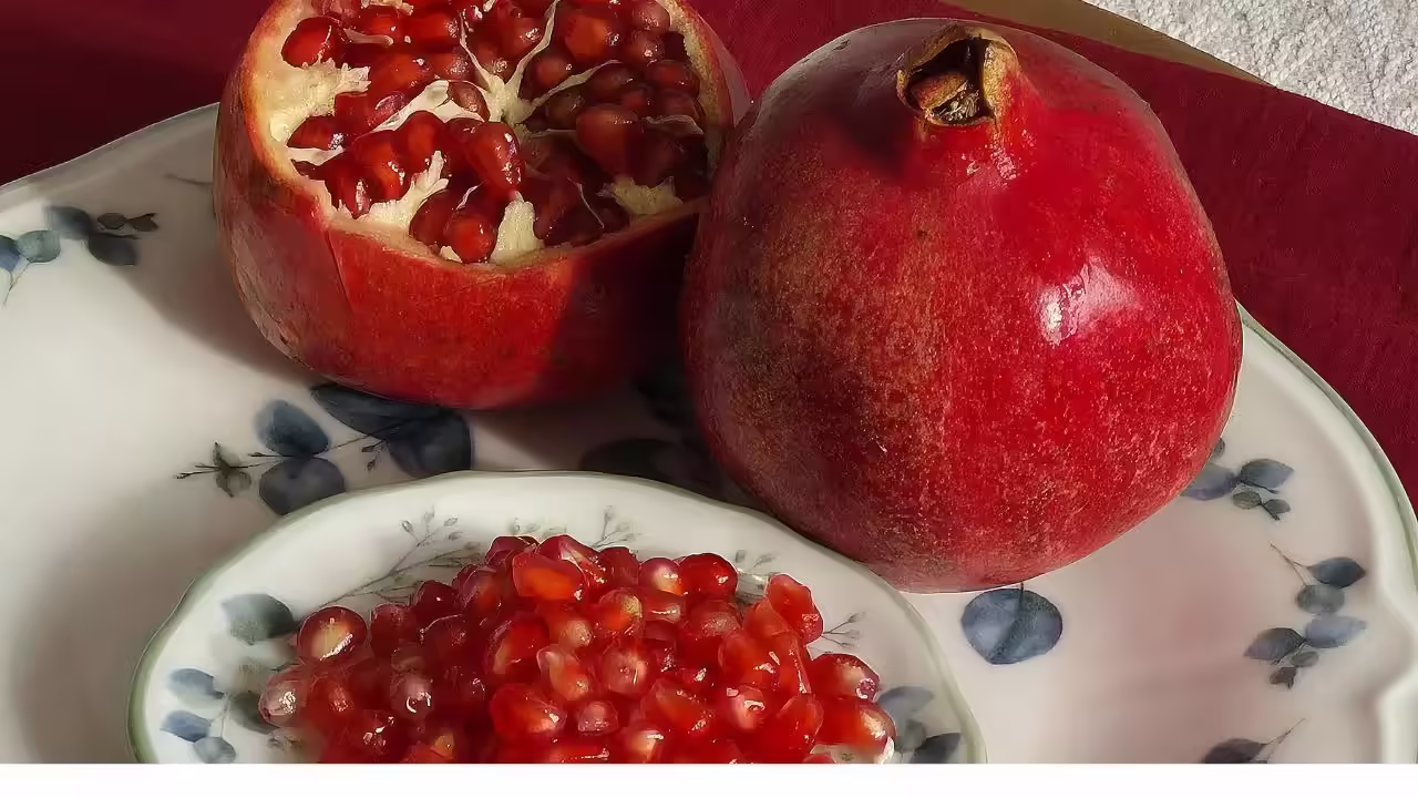 A quicker way to remove pomegranate seeds when you need only a handful