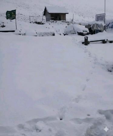 Snowfall, landslides close Srinagar-Jammu, Srinagar-Leh and Mughal Road in J&K