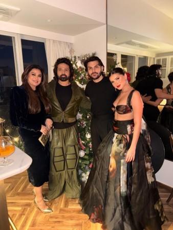 Tara Sutaria rang in early Christmas with a bunch of her friends and her beau Veer by her side.