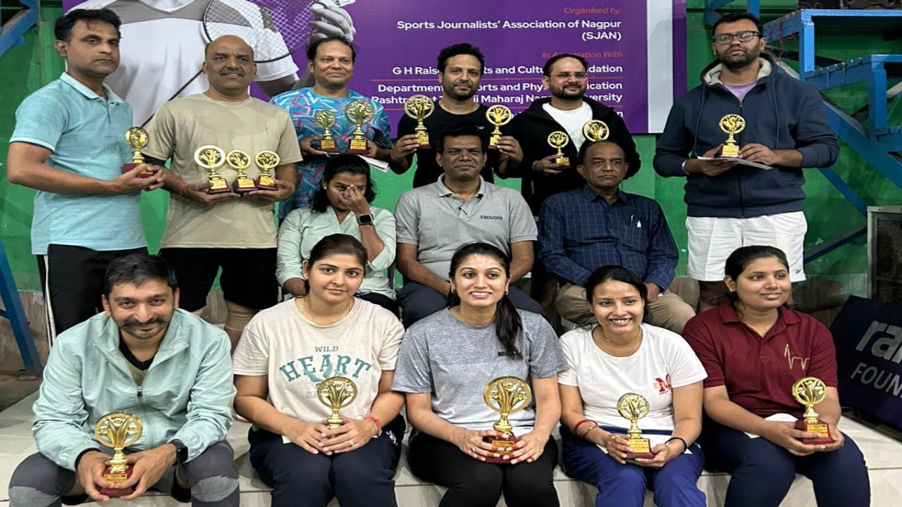 Nagpur Media Badminton Tournament: Obnews's Mahesh Sarangi and S.S. Ahmed defeated Lokmat to win the doubles title.