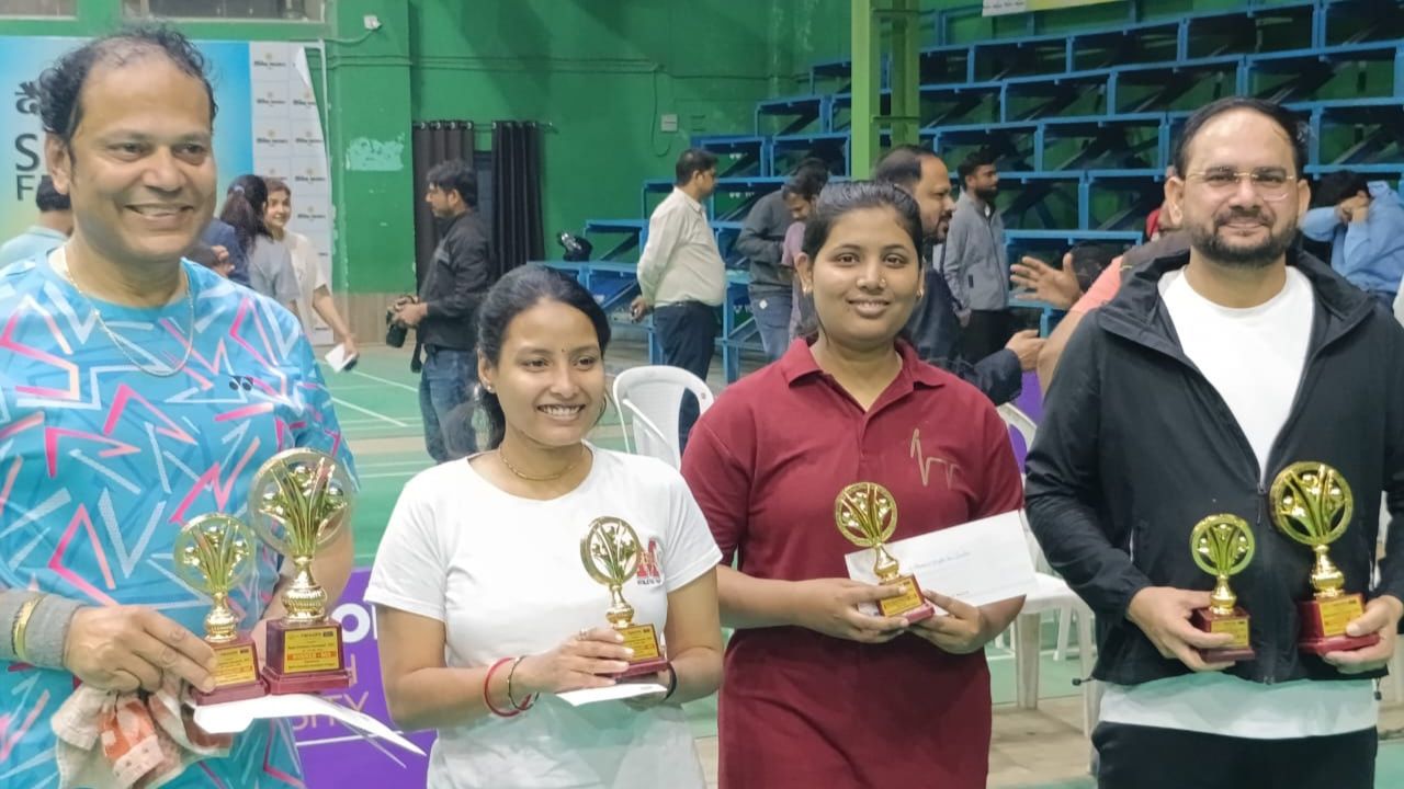 Nagpur Media Badminton Tournament: Obnews's Mahesh Sarangi and S.S. Ahmed defeated Lokmat to win the doubles title.