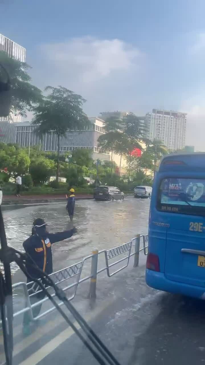 Ngập đường Võ Chí Công