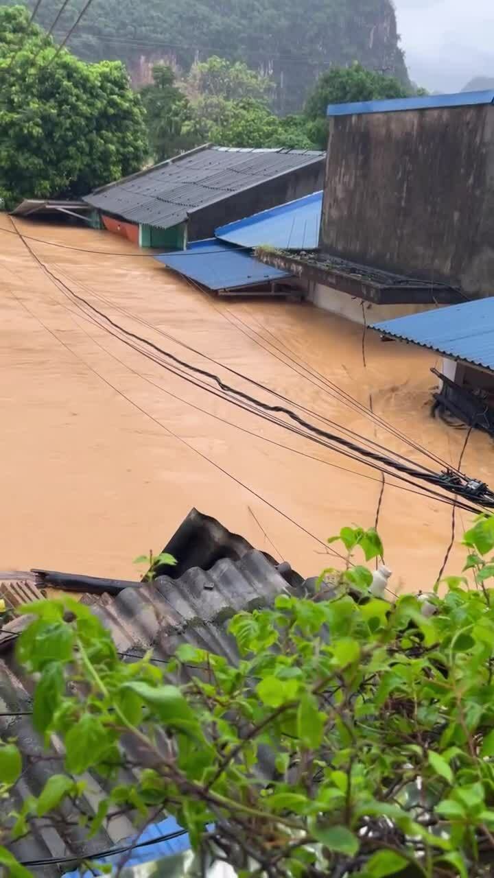 Người Thái Nguyên trắng đêm chạy lũ