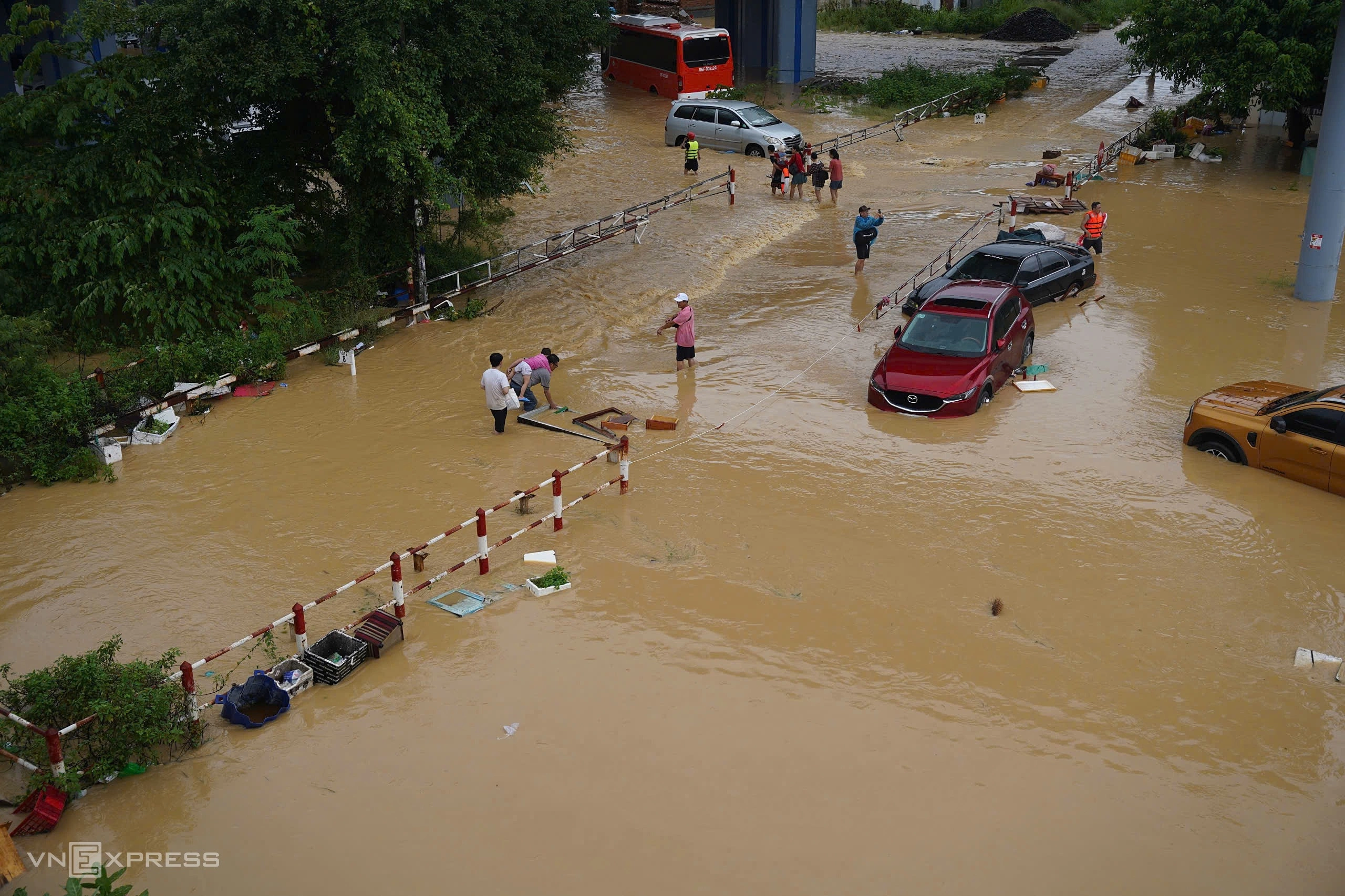 recap of south-central Vietnam flooding