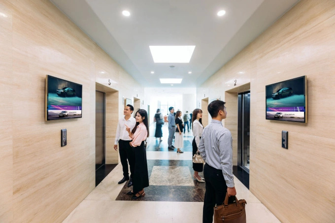 The companys elevator advertising screen system. Photo courtesy of Chicilon Digital Media