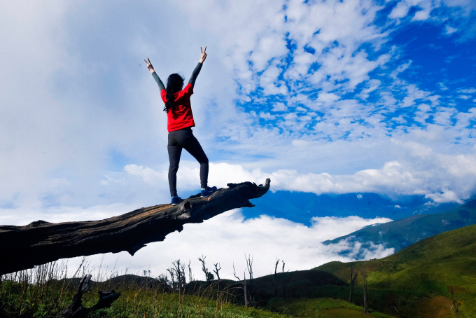 Visitors should equip themselves with knowledge before climbing. Photo: Lekima Hung