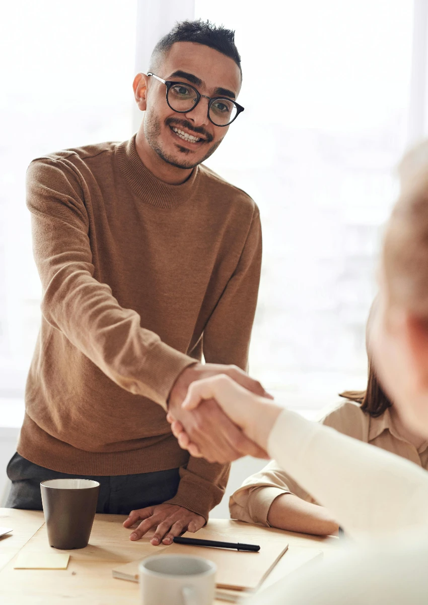 man trusting someone with no credentials