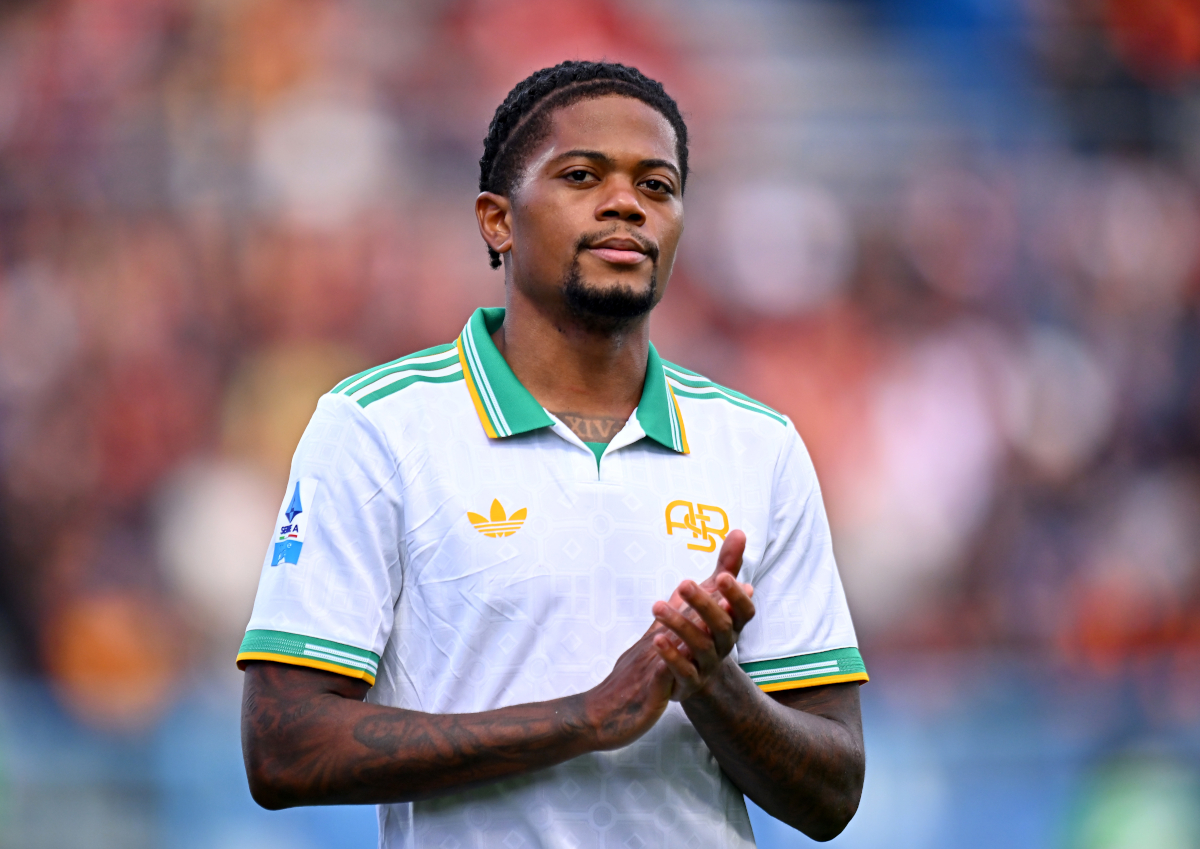 SASSUOLO, ITALY - OCTOBER 26: Leon Bailey of AS Roma applauds the fans during the Serie A match between US Sassuolo Calcio and AS Roma at Mapei Stadium Citta del Tricolore on October 26, 2025 in Sassuolo, Italy. (Photo by Alessandro Sabattini/Getty Images)