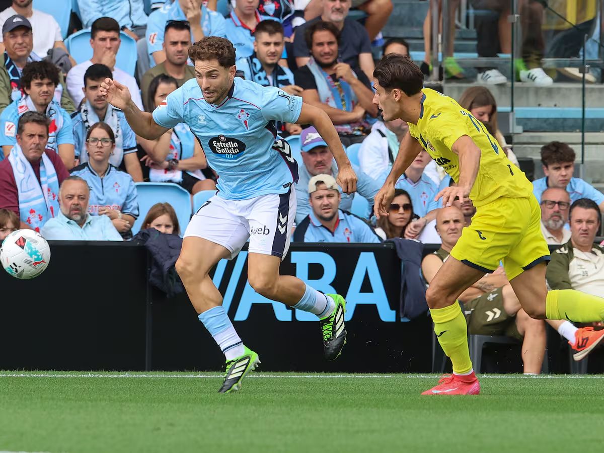 Javi Rueda on the flank for Celta.
