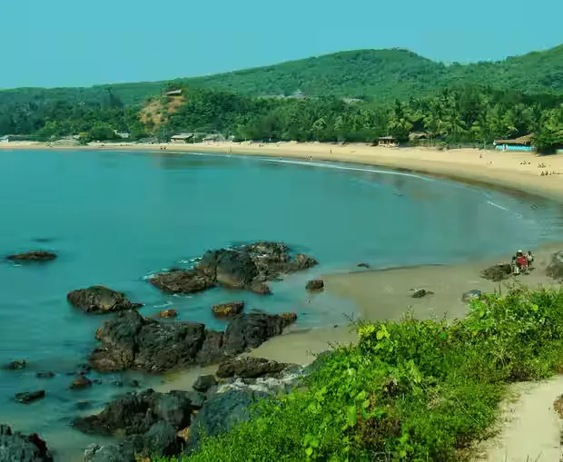 half-moon-beach-gokarna-karwar-tourist-attraction-8sz23p4