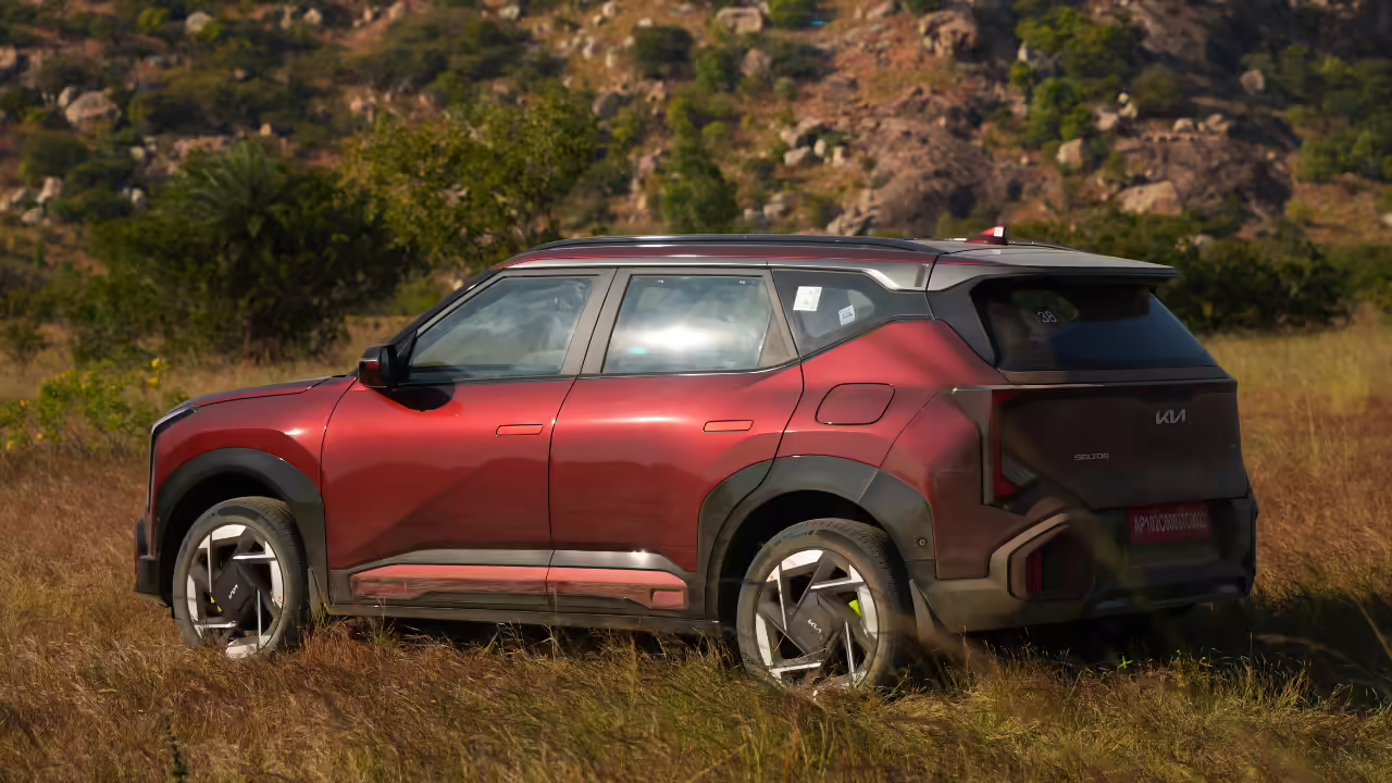 It’s also wider than its predecessor, and ground clearance has gone up to 200mm