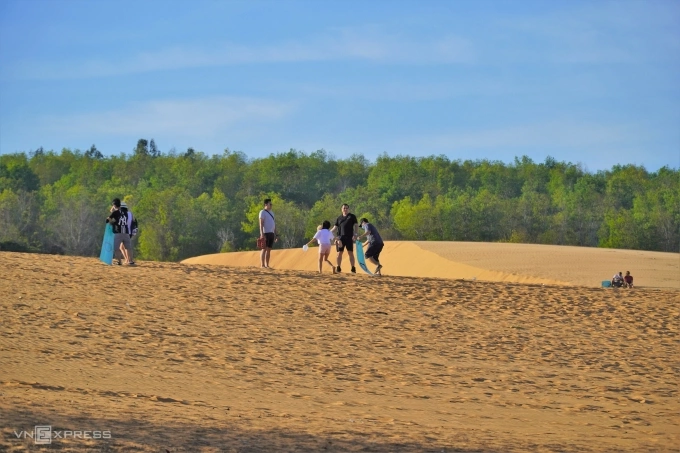 Hong Hill sandy beach. Photo: Viet Quoc.