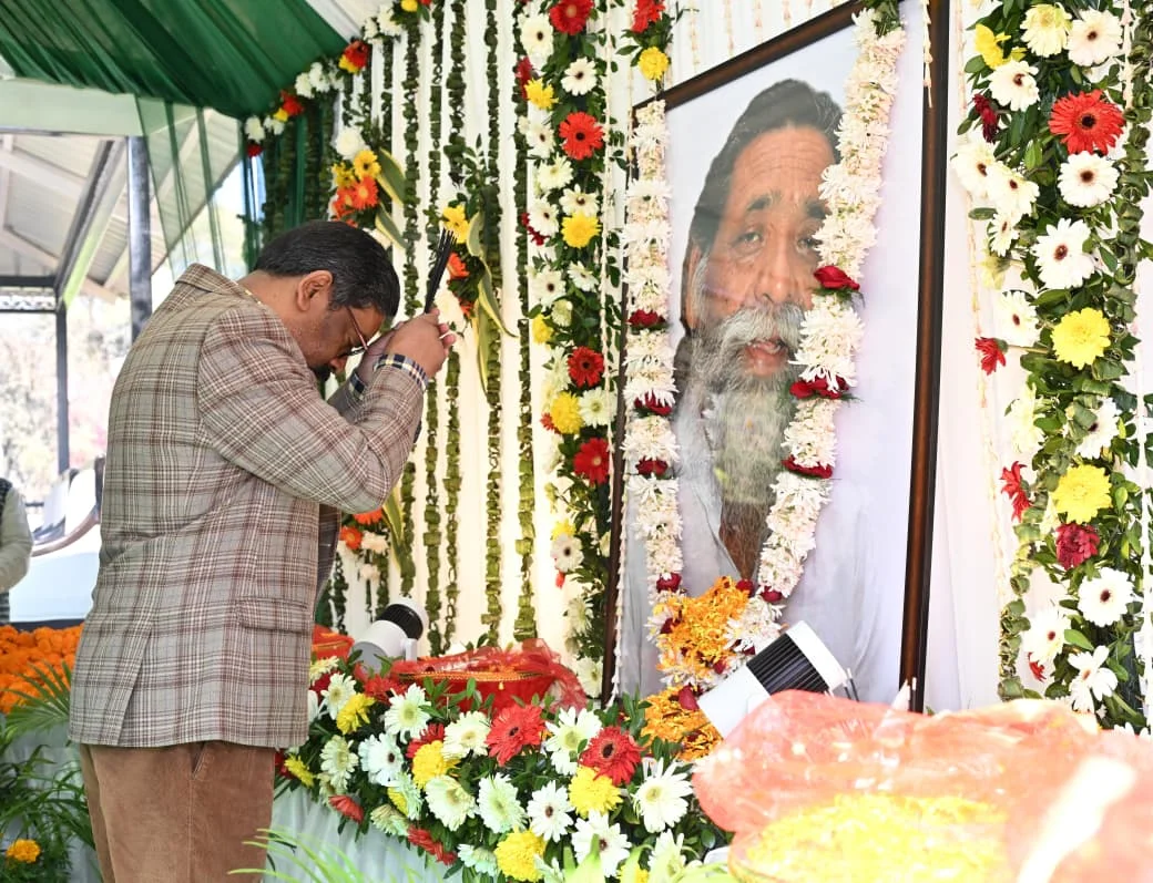 82nd birth anniversary of Guru Shibu Soren, the pioneer of tribal identity and Jharkhand movement, the entire family along with Chief Minister Hemant Soren paid tribute to him 16 WhatsApp Image 2026 01 11 at 3.06 1