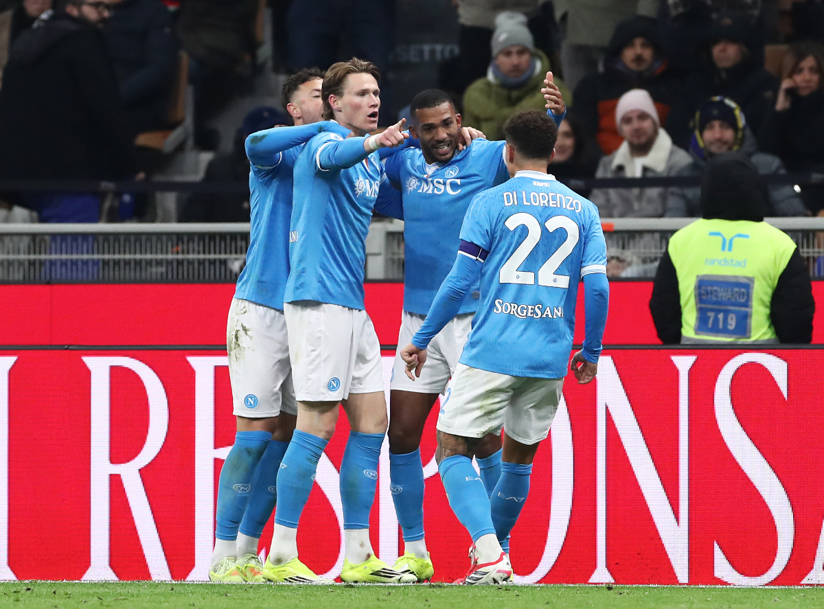 MILAN, ITALY - JANUARY 11: Scott McTominay of SSC Napoli celebrates scoring his team's second goal with teammates during the Serie A match between FC Internazionale and SSC Napoli at Giuseppe Meazza Stadium on January 11, 2026 in Milan, Italy. (Photo by Marco Luzzani/Getty Images)