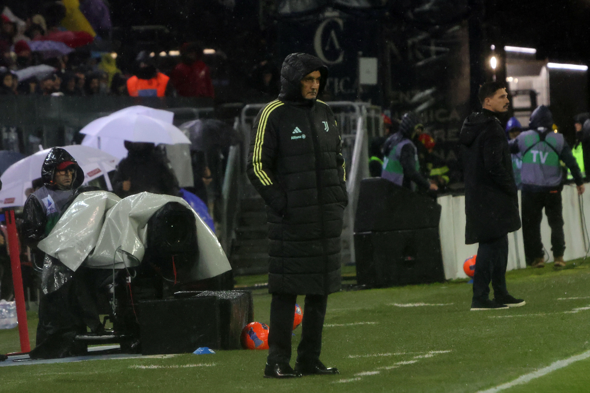 CAGLIARI, ITALY - JANUARY 17: Juventus's coach Luciano Spalletti looks on during the Serie A match between Cagliari Calcio and Juventus FC at Stadio Sant'Elia on January 17, 2026 in Cagliari, Italy. (Photo by Enrico Locci/Getty Images)