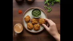 Serve the hot pakoras with fresh coriander chutney or your favorite chutney. This snack is perfect with evening tea or any time of the day.