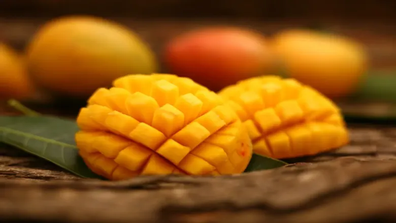 A close-up view of a fresh ripe mangoes neatly sliced ​​in a stylish pattern
