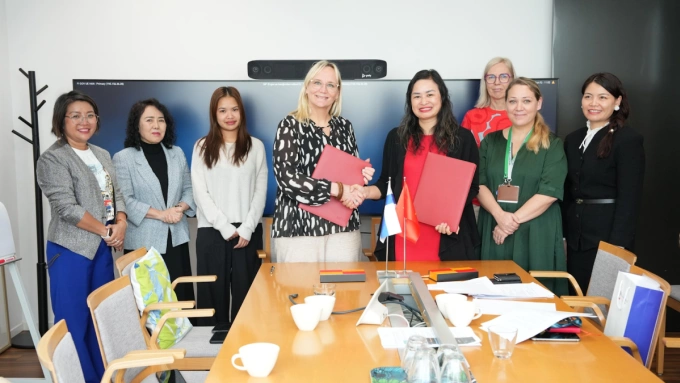 The Tan Thoi Dai Education System and a delegation of Finnish high school principals signed an agreement to establish the Educators Network on Jan. 16, 2026, at the Embassy of Finland in Hanoi. Photo courtesy of TTĐ