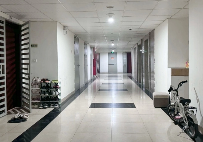 Shelves of slippers and bicycles are placed in the hallway at an apartment building in Cau Giay, Hanoi. Photo: Pham Nga
