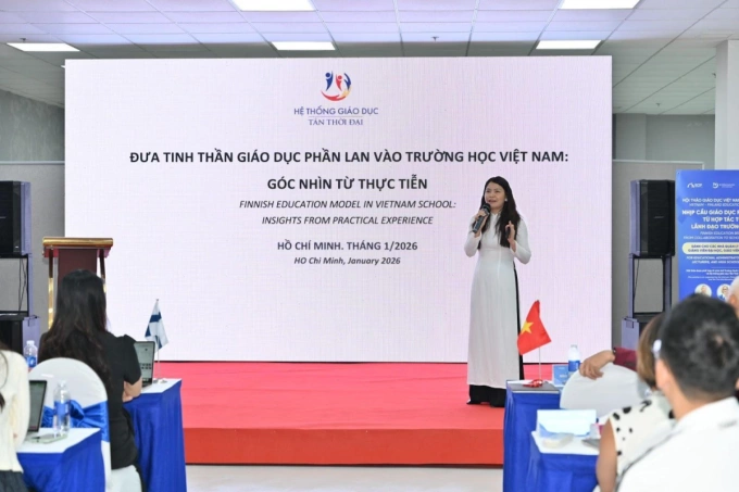 Dao Thi Thu Thao, Deputy General Director of Tan Thoi Dai Education System, speaks on how Tan Thoi Dai applied Finnish principles in their educational environment. Photo courtesty of B2F