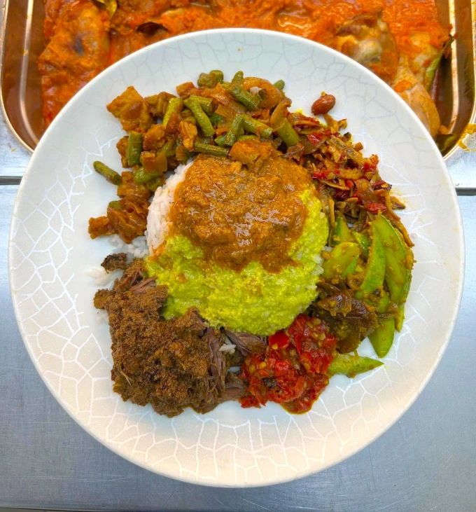 Food served at Warong Nasi Pariaman. Photo courtesy of the restaurant