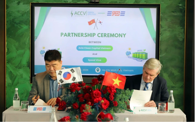 The representatives signing the MoU. Photo courtesy of ACCV