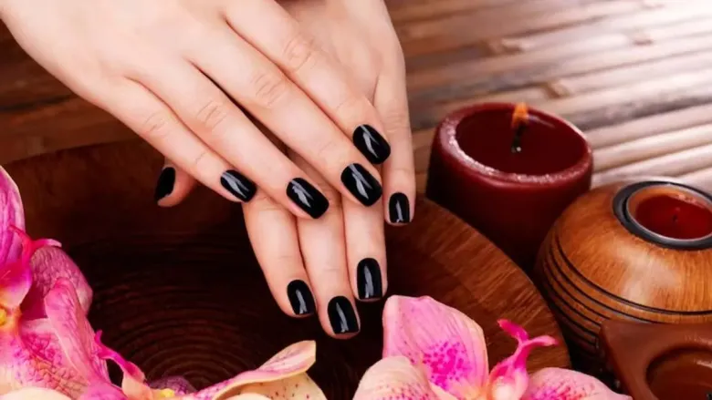 woman hand with black nail paint
