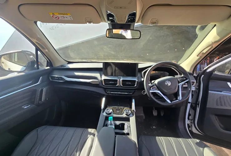 mg majestor interior space and seats