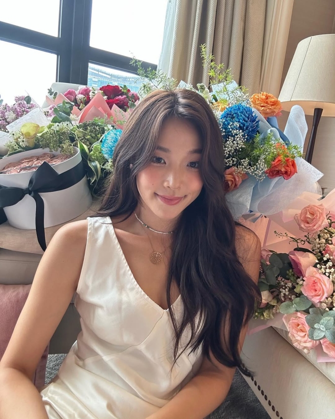 Miss Earth 2022 Mina Sue Choi, a contestant of the fifth season of the dating show SIngles Inferno. Photo from Chois Instagram