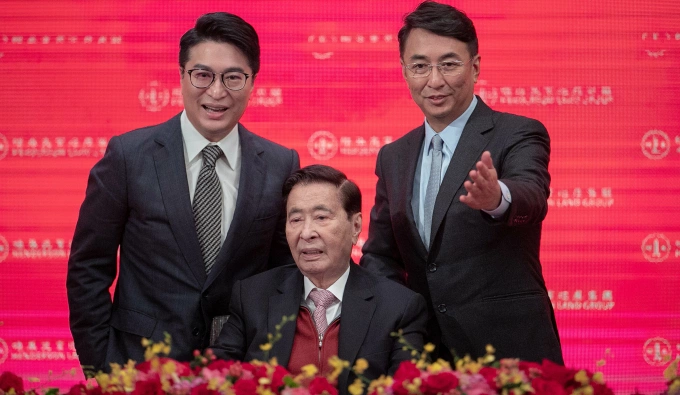 Lee Shau Kee, center, chairman of Henderson Land Development Co., and his sons Peter Lee Ka Kit, right, and Martin Lee Ka Shing, left, attend the 44th Annual General Meeting of Henderson Land Development Company Limited in Hong Kong, China, 28 May 2019. Photo by Reuters