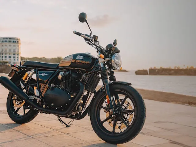 Royal Enfield Interceptor 650 blacked out 740 Royal Enfield Interceptor 650 blacked out 740